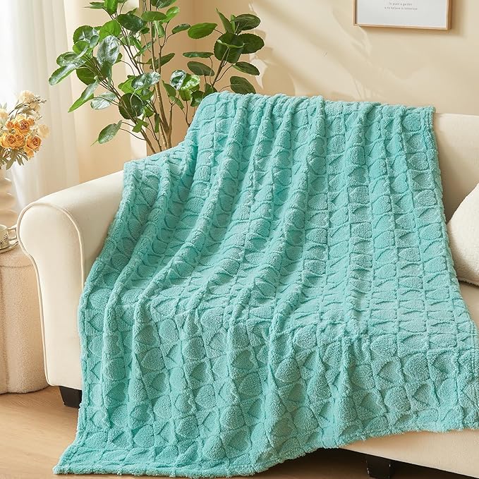NEWCOSPLAY 3D Heart Checkered Flannel Twin Blanket, Sage Green, 60"x80" | Super Soft Cute Lightweight Decorative Premium Silky Fleece Blanket for Couch Sofa Bed, Gift for Women Men, All Season Use