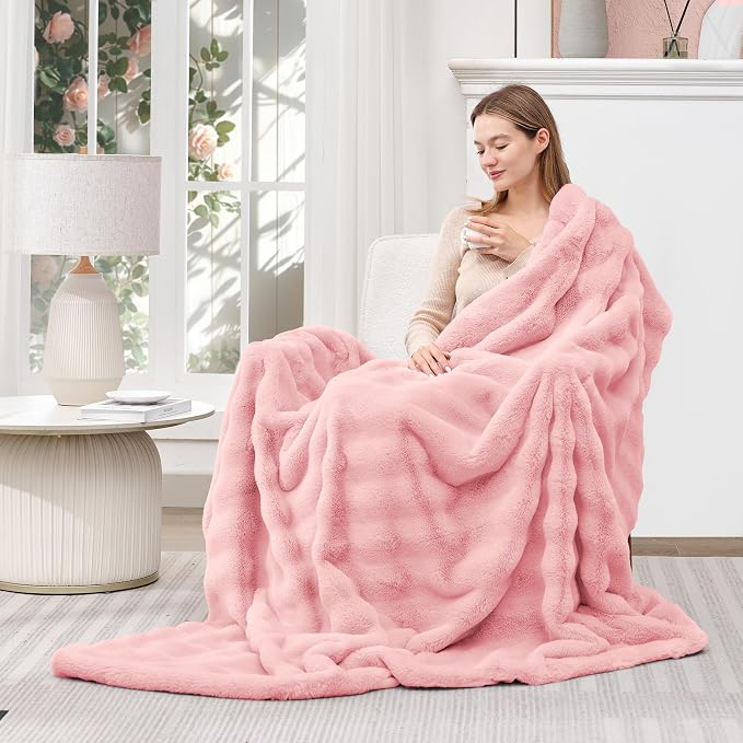 Luxury Faux Rabbit Fur Throw Blanket for Couch,Super Heavy Warm Cozy Blanket for Sofa Bedroom Living Room,Ultra Soft Fluffy Reversible Plush Blanket for Home Decor Gifts,Pink