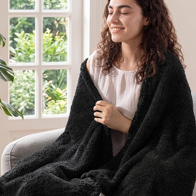 Exclusivo Mezcla Fleece Twin Size Blanket for Couch and Bed, 60" x 80" | Super Soft and Cozy Fluffy Blanket for Women, Lightweight and Fuzzy Blanket for Teens Back to School, All Season, Black