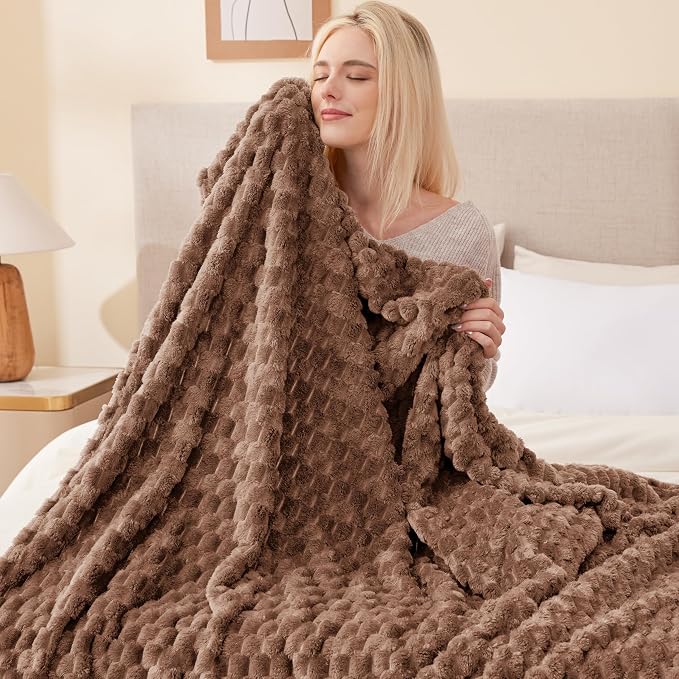 EXQ Home Gentle Soft Fleece Throw Blanket – Cozy Lightweight 3D Imitation Turtle Shell Jacquard Blanket for Couch Bed – All-Season Warm Fuzzy Flannel Blanket for Women Mom Gifts(60"x80",Mocha Mousse)