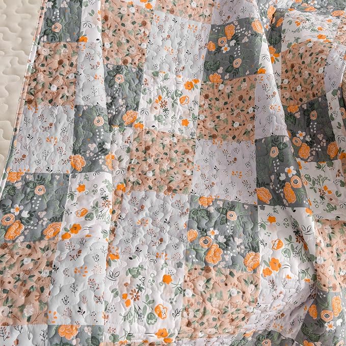 Exclusivo Mezcla Reversible Boho Quilted Throw Blanket, 50"x 60" | Lightweight Summer Quilt Throw, Designed for Bed/ Couch/ Sofa, Camel Patchwork Pattern