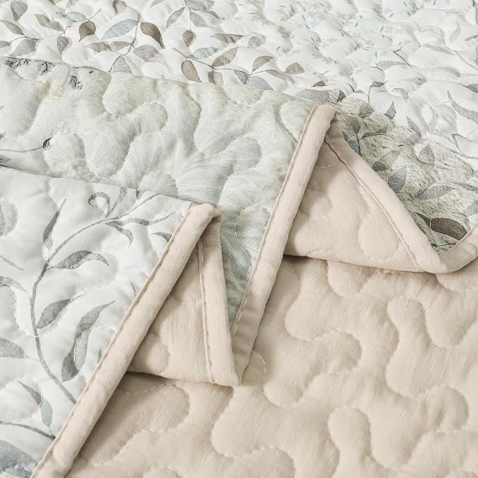 Exclusivo Mezcla Reversible Boho Quilted Throw Blanket, 50"x 60" | Lightweight Summer Quilt Throw, Designed for Bed/ Couch/ Sofa, Grey Patchwork Pattern