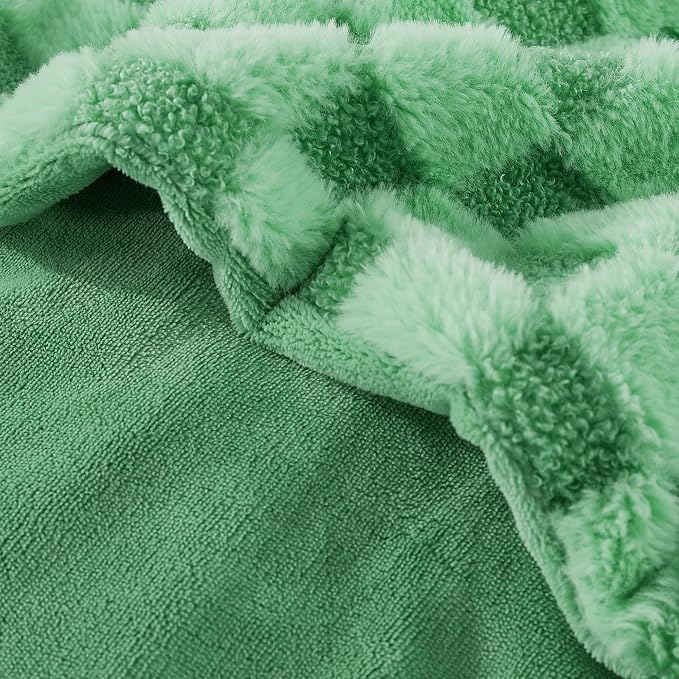 Luxury 3D Checkered Throw Blanket Reversible Thick Warm Blankets for Couch | Soft Velvet Flannel Fuzzy Plush Gift for Women