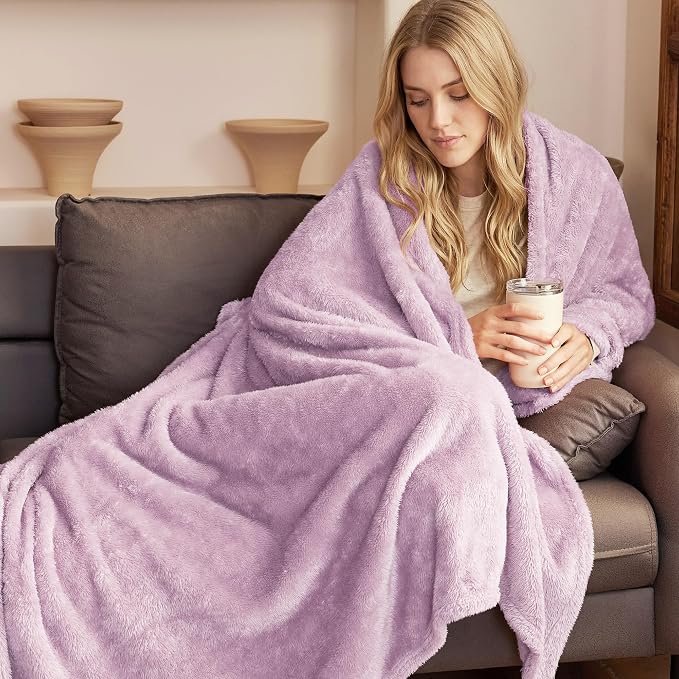 Exclusivo Mezcla Fuzzy Large Fleece Throw Blanket for Couch, Light Purple | 50x70 Inches, Super Soft and Cozy Throw, Plush Fluffy Blanket for Sofa, Bed, Bedroom, Home Decor, All Season