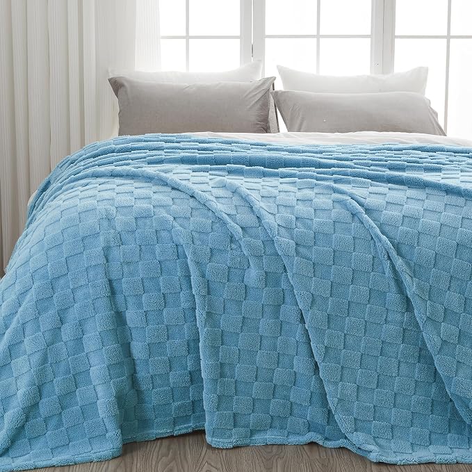 NEWCOSPLAY 3D Checkered Flannel King Blanket, Blue Checkered, 90"x110" | Super Soft Cute Lightweight Decorative Premium Silky Fleece Blanket for Couch Sofa Bed, Gift for Women Men, All Season Use