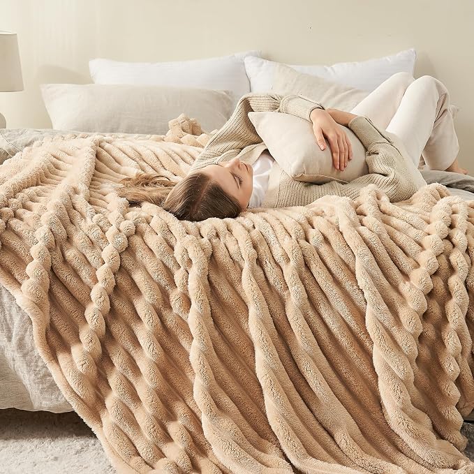NEWCOSPLAY Fleece Ribbed Cozy Queen Blanket for Couch, Brown, 90"x90" | Premium Silky Flannel Blanket, Soft Lightweight Fluffy Throw Blanket for Bed Sofa Decor, Gift for All Season Use