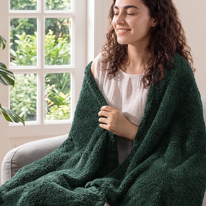 Exclusivo Mezcla Fleece Twin Size Bed Blanket, Ultra Soft, Lightweight and Fuzzy Forest Green Blanket for Women, Home Decor, 60x80 Inches