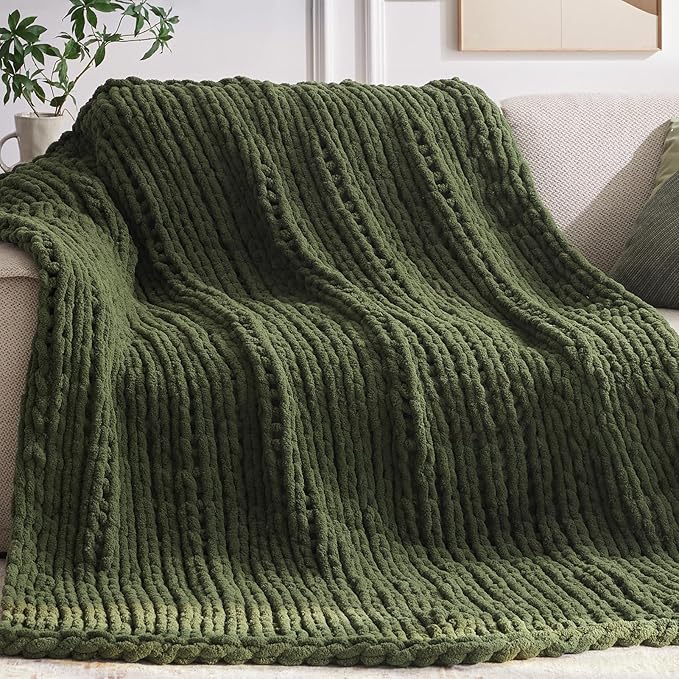 Negwoo Chunky Knit Throw Blanket, Knitted Throw Chenille Yarn, 40"*50" | Soft Thick Cable Knitted Blankets, Handmade Big Thick Blanket, Machine Washable Cute Comfy Blanket for Home Decor, Green