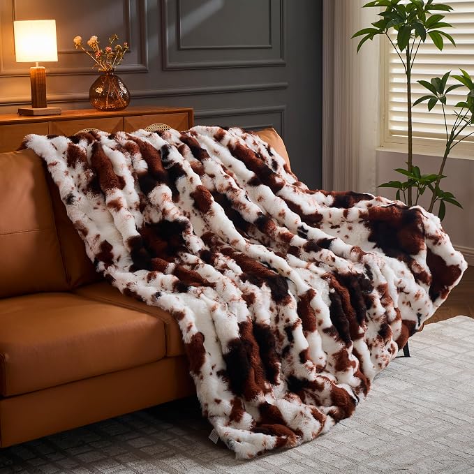 Faux Fur Blanket 50''x60'', 750 GSM Double Sided Cow Print Blankets Soft Cozy Fluffy Bubble Blanket for Couch Sofa Office Camping Shaggy Plush Furry Travel Blankets for Women, Men, Brown