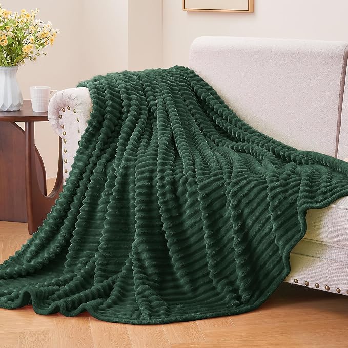 BEDELITE 3D Ribbed Emerald Green Fleece Twin Blanket for Bed, 60x80 Inch | Soft Warm Decorative Fluffy Blanket, Cozy Plush Lightweight Fuzzy Throw Blanket for Couch Sofa Room Decor, Gift for Women