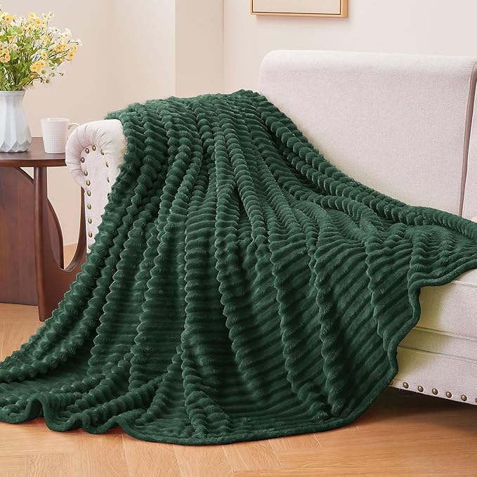 BEDELITE 3D Ribbed Emerald Green Fleece Throw Blanket for Couch, 50x60 Inch | Soft Warm Decorative Fluffy Blanket, Cozy Plush Lightweight Fuzzy Throw Blanket for Bed Sofa Home Room Decor, Gift for Women