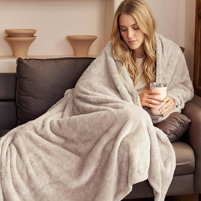 Exclusivo Mezcla Fuzzy Large Fleece Throw Blanket for Couch, Camel | 50x70 Inches, Super Soft and Cozy Throw, Plush Fluffy Blanket for Sofa, Bed, Bedroom, Home Decor, All Season