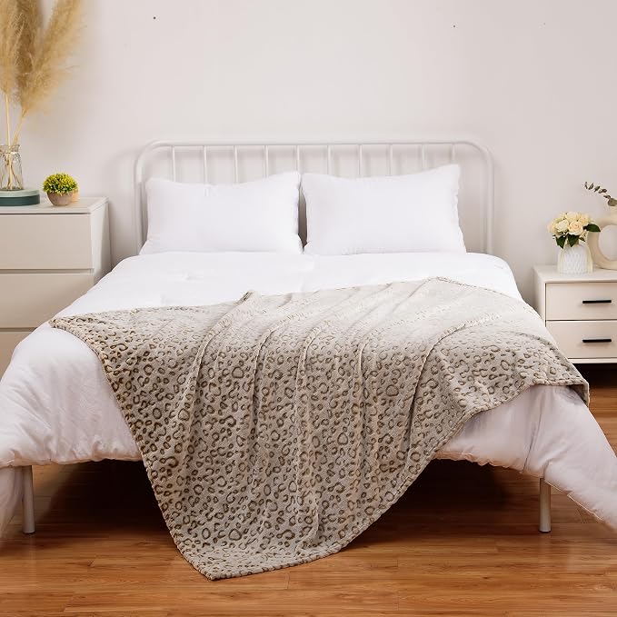 Excervent 3D Leopard Print Throw Blanket for Bed, 50x60 inches, Khaki | 280 GSM Lightweight Fleece Cheetah Throw Blanket for Couch Sofa Bed, Super Soft Cozy Warm Blankets, Suitable for All Seasons