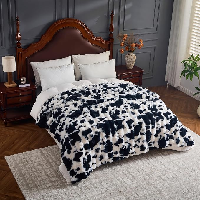 Faux Fur Blanket 50''x60'', 750 GSM Double Sided Cow Print Blankets Soft Cozy Fluffy Bubble Blanket for Couch Sofa Office Camping Shaggy Plush Furry Travel Blankets for Women, Men, Black White