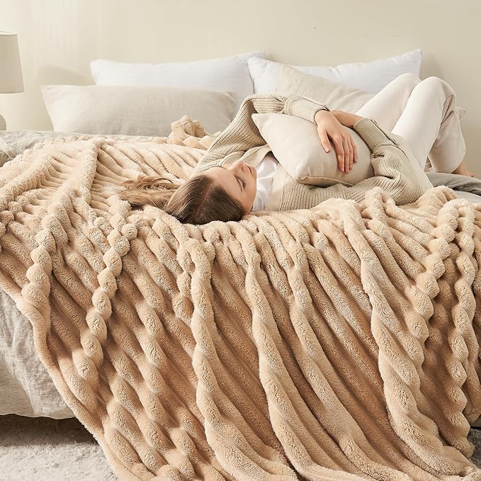 NEWCOSPLAY Fleece Ribbed Cozy Throw Blanket for Couch, Brown, 50"x60" | Premium Silky Flannel Blanket, Soft Lightweight Fluffy Throw Blanket for Bed Sofa Decor, Gift for All Season Use