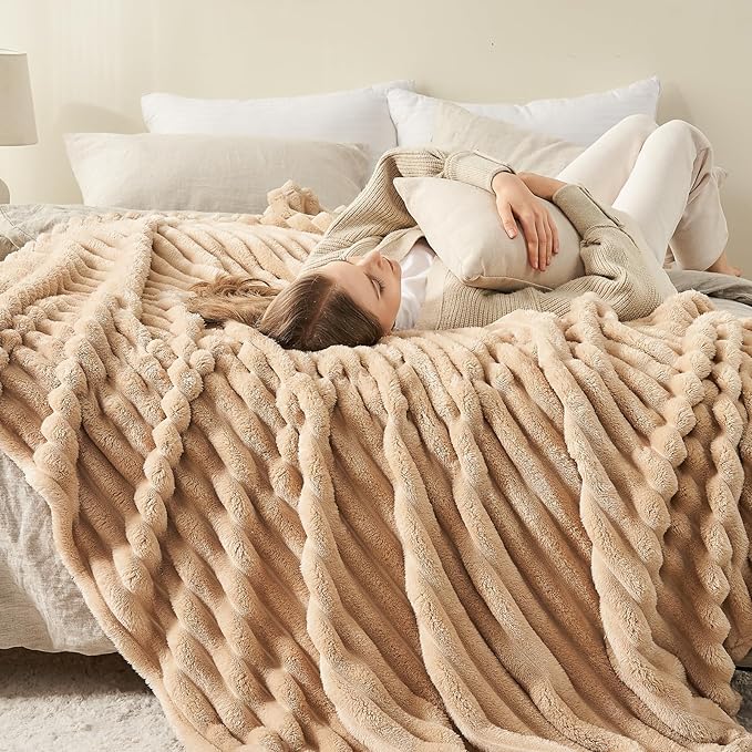 NEWCOSPLAY Fleece Ribbed Cozy Twin Blanket for Couch, Brown, 60"x80" | Premium Silky Flannel Blanket, Soft Lightweight Fluffy Throw Blanket for Bed Sofa Decor, Gift for All Season Use