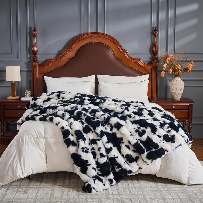 Faux Fur Blanket 50''x60'', 750 GSM Double Sided Cow Print Blankets Soft Cozy Fluffy Bubble Blanket for Couch Sofa Office Camping Shaggy Plush Furry Travel Blankets for Women, Men, Black White