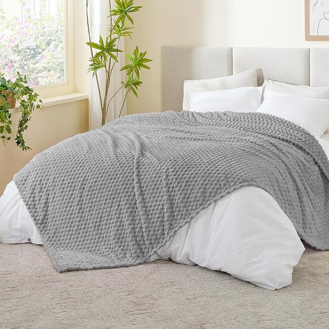 BEDELITE Grey Large Throw Blanket for Couch, Cozy Gifts for Women, 50 * 70 | 3D Jacquard Decorative Fleece Blanket, Super Soft Plush Throws, Cute Birthday Gift for Women & Men, Suitable for All Seasons