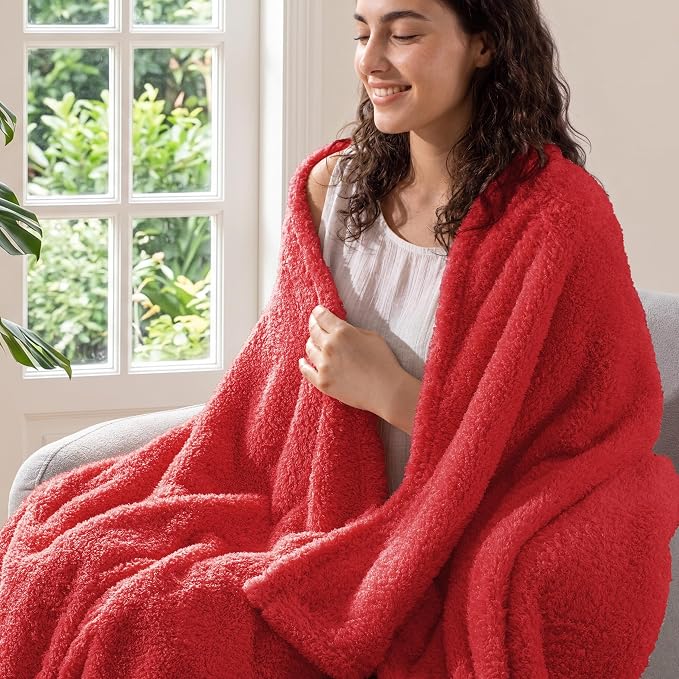 Exclusivo Mezcla Fleece Twin Size Blanket for Couch and Bed, 60" x 80" | Super Soft and Cozy Fluffy Blanket for Women, Lightweight and Fuzzy Blanket for Teens Back to School, All Season, Red