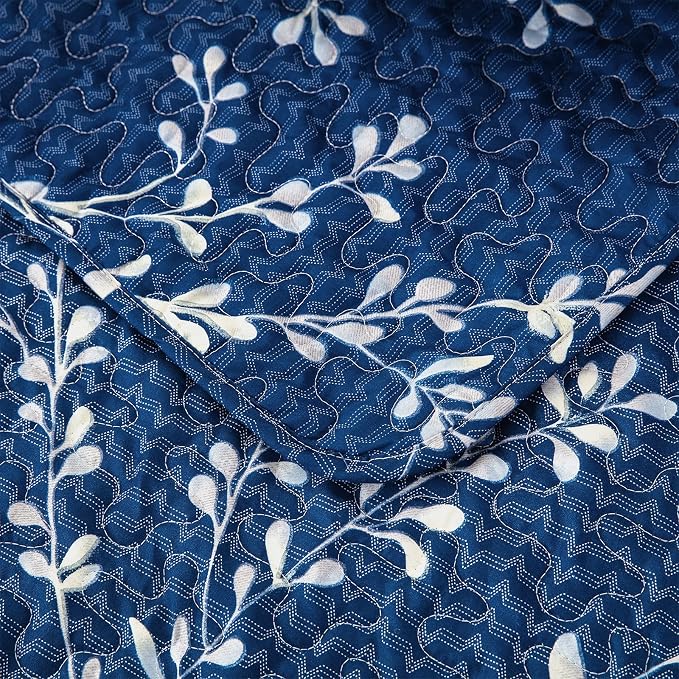Exclusivo Mezcla Reversible Floral Quilted Throw Blanket, 50"x 60" | Lightweight Summer Quilt Throw, Designed for Bed/ Couch/ Sofa, Navy Blue Vintage Pattern