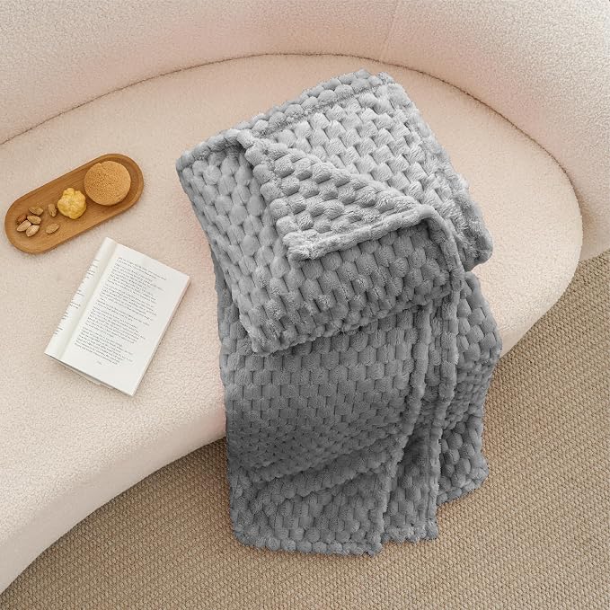 BEDELITE Grey Throw Blanket for Couch, Soft Cozy Gifts for Women, 50 * 60 | 3D Jacquard Decorative Fleece Blanket, Super Soft Plush Throws, Cute Birthday Gift for Women & Men, Suitable for All Seasons