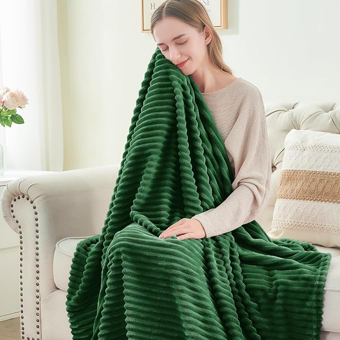 BEDELITE Ribbed Jacquard Dark Green Fleece Twin Blanket for Bed, 60x80 Inch | Soft Warm Decorative Fluffy Blanket, Cozy Plush Lightweight Fuzzy Throw Blanket for Couch Sofa Room Decor, Gift for Women