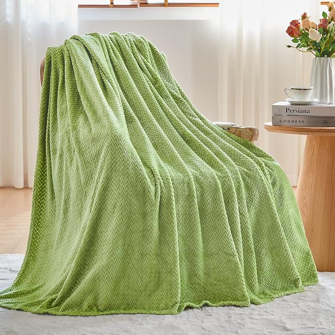 NEWCOSPLAY Fleece Leaves Pattern Throw Blanket, Green, 50"x60" | Super Soft Throw Blanket, Lightweight Cozy Bed Sofa Blanket, Premium Silky Flannel Fleece, Travel Blanket for All Season Use