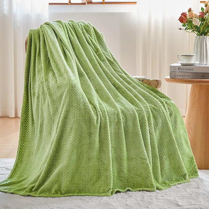 NEWCOSPLAY Fleece Leaves Pattern Twin Blanket, Green, 60"x80" | Super Soft Throw Blanket, Lightweight Cozy Bed Sofa Blanket, Premium Silky Flannel Fleece, Travel Blanket for All Season Use