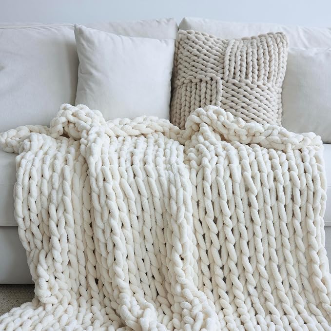 Maetoow Chenille Chunky Knit Blanket Throw （40×50 Inch）, Handmade Warm & Cozy Blanket Couch, Bed, Home Decor, Soft Breathable Fleece Banket, Christmas Thick and Giant Yarn Throws，Cream