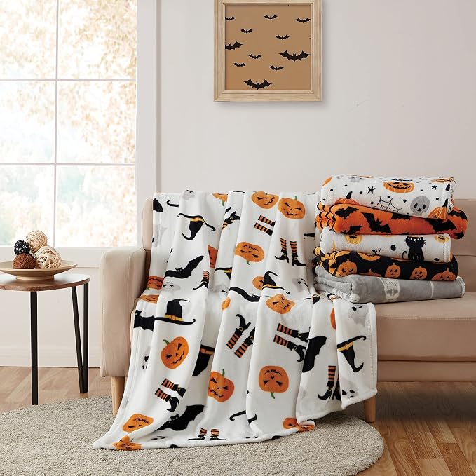 Halloween Cute Witch Fleece Throw Blanket, JackOLantern Bats, 50x60 | Soft velvet fleece throw blanket with witches hat, Jack O Lantern, and black bats design - Perfect for Halloween décor