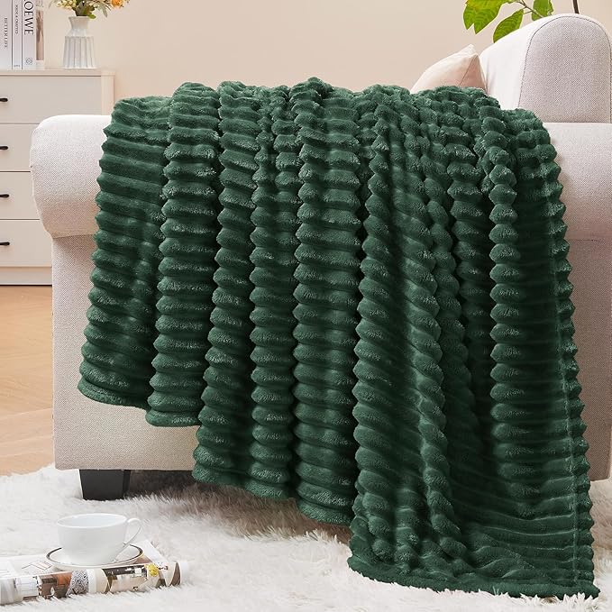 BEDELITE 3D Ribbed Emerald Green Fleece Throw Blanket for Couch, 50x60 Inch | Soft Warm Decorative Fluffy Blanket, Cozy Plush Lightweight Fuzzy Throw Blanket for Bed Sofa Home Room Decor, Gift for Women