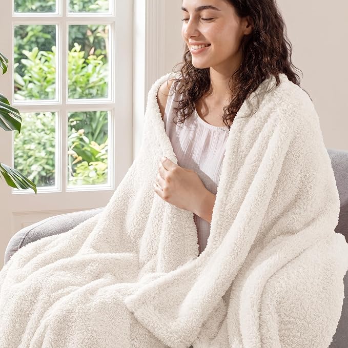 Exclusivo Mezcla Fleece Throw Blanket for Couch and Sofa, 50" x 60" | Super Soft and Cozy Fluffy Blanket for Women, Lightweight and Fuzzy Throw for Home Decor, All Season, White
