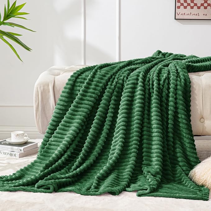 BEDELITE Ribbed Jacquard Dark Green Fleece Twin Blanket for Bed, 60x80 Inch | Soft Warm Decorative Fluffy Blanket, Cozy Plush Lightweight Fuzzy Throw Blanket for Couch Sofa Room Decor, Gift for Women
