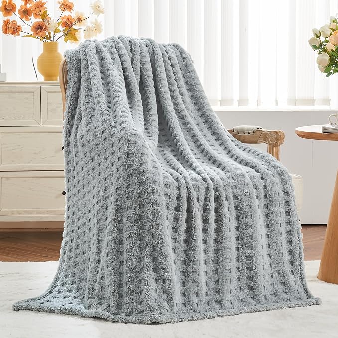 NEWCOSPLAY 3D Waffle Checkered Flannel Throw Blanket, Light Grey, 50"x70" | Super Soft Cute Lightweight Decorative Premium Silky Fleece Blanket for Couch Sofa Bed, Gift for Women Men, All Season Use