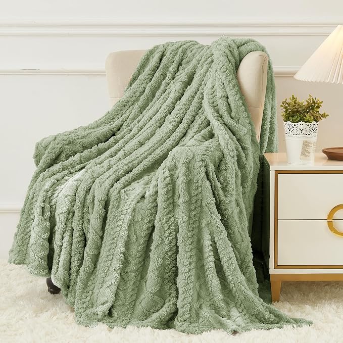 Aganear Fleece Throw Blanket for Bed Couch 90"x108" Sage Green | Lightweight Fuzzy Throw,Warm Gift for Women,Christmas,Housewarming,Soft,Boho Design for Room Home Decor,All-Season Use