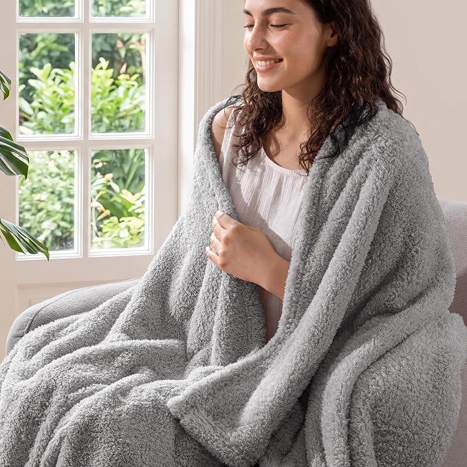Exclusivo Mezcla Fleece Twin Size Blanket for Couch and Bed, 60" x 80" | Super Soft and Cozy Fluffy Blanket for Women, Lightweight and Fuzzy Blanket for Teens Back to School, All Season, Light Grey